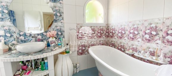 4 bedrooms Villa in Benissano, Spain No. 4359 3