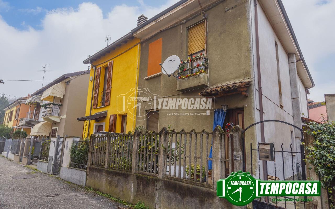 3 rooms Apartment in Pavia, Italy No. 41303