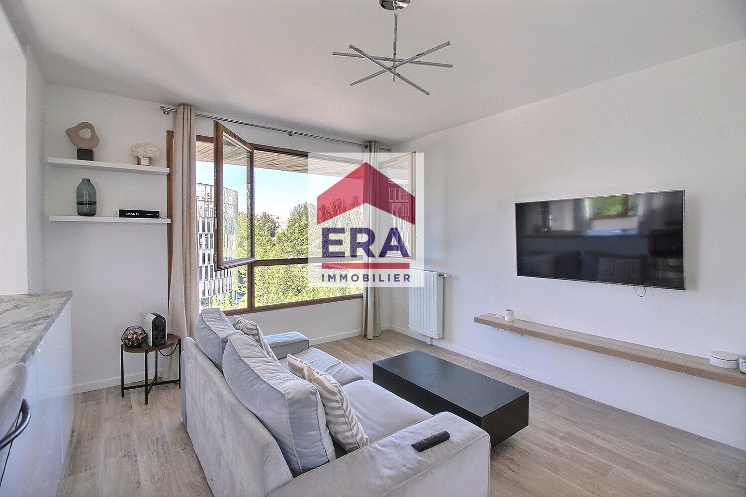 3 rooms Apartment in Seine-Saint-Denis, France No. 362695