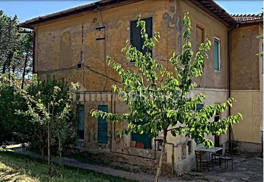 Apartamento de 4 dormitorios en Massa Marittima, Italy No. 372012