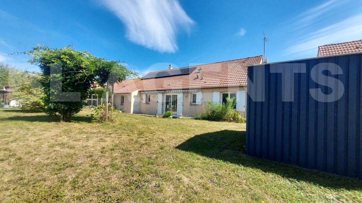 4 bedrooms House in Barjouville, France No. 317538