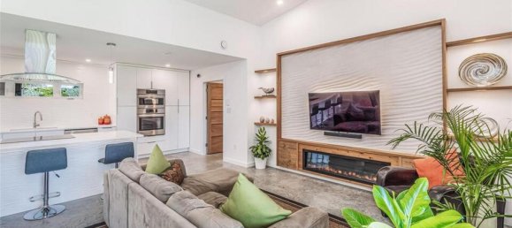 3 bedrooms House in British Columbia, Canada No. 1071 12