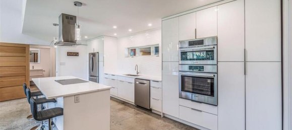 3 bedrooms House in British Columbia, Canada No. 1071 4