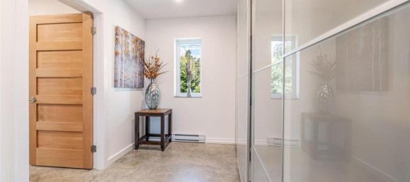 3 bedrooms House in British Columbia, Canada No. 1071 11