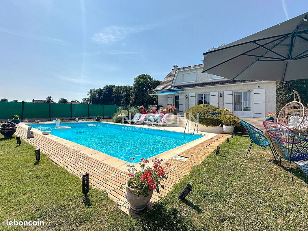 Casa de 3 dormitorios en Saint-Germain-sur-Ecole, France No. 131694