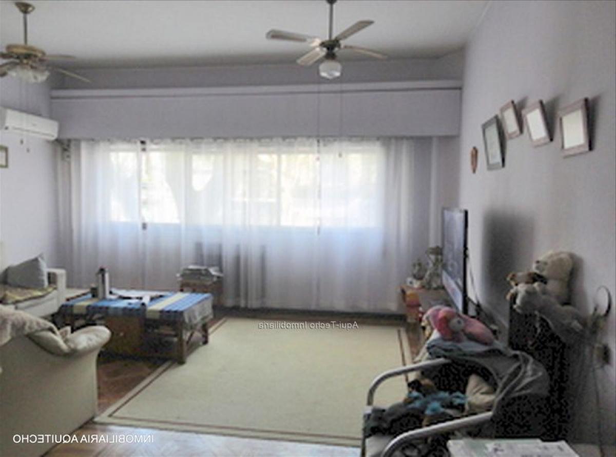 2 bedrooms House in Montevideo, Uruguay No. 10010