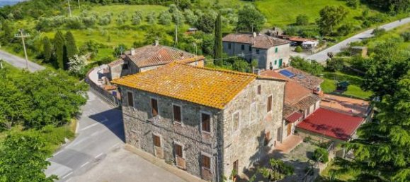 Дом с 6 комнатами в Чивителла Паганико, Италия № 124306 3