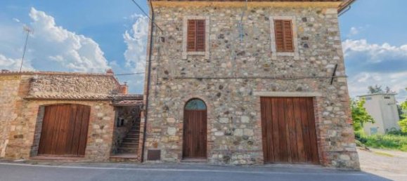 Дом с 6 комнатами в Чивителла Паганико, Италия № 124306 4