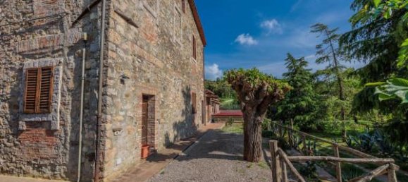 Дом с 6 комнатами в Чивителла Паганико, Италия № 124306 8