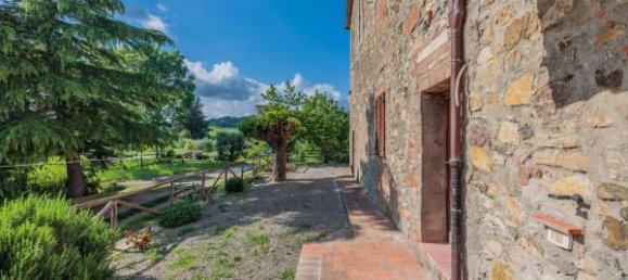 Дом с 6 комнатами в Чивителла Паганико, Италия № 124306 9