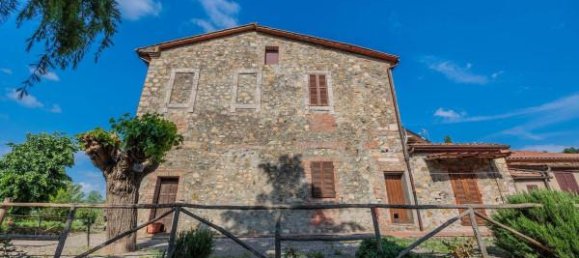 Дом с 6 комнатами в Чивителла Паганико, Италия № 124306 7