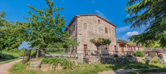 Дом с 6 комнатами в Чивителла Паганико, Италия № 124306 5