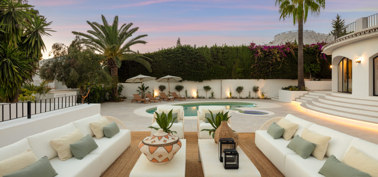 5 bedrooms Villa in Marbella, Spain No. 69840