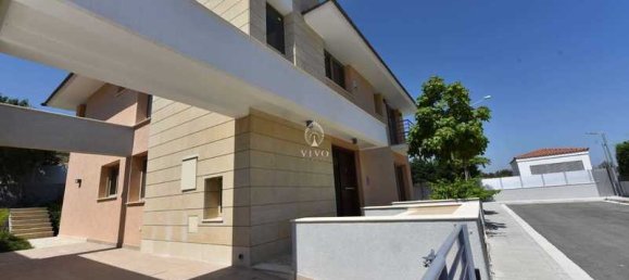 3 bedrooms Villa in Pyrgos, Cyprus No. 19165 11