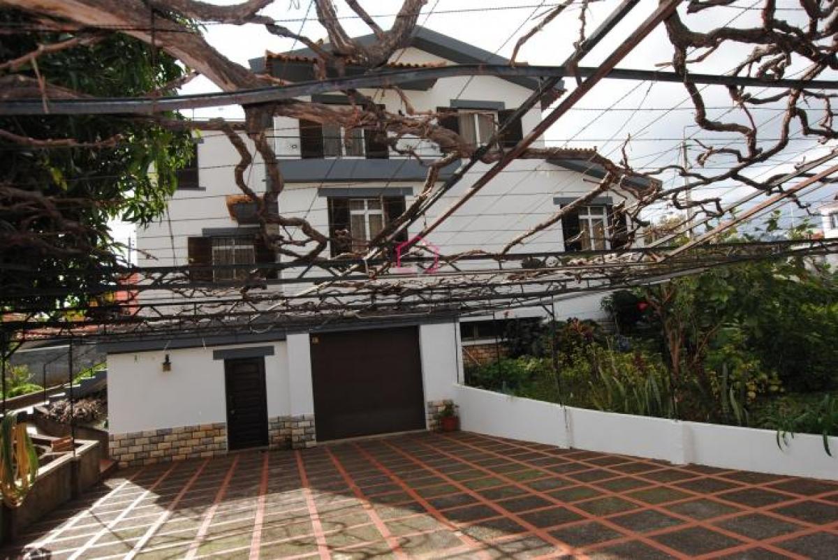 4 bedrooms Villa in Funchal, Portugal No. 326