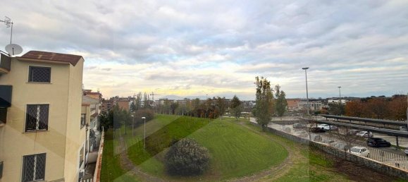 5 rooms Apartment in Pomigliano d'Arco, Italy No. 18947 2