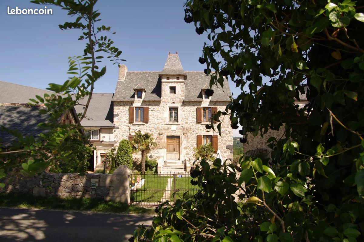 5 bedrooms House in Aveyron, France No. 336297