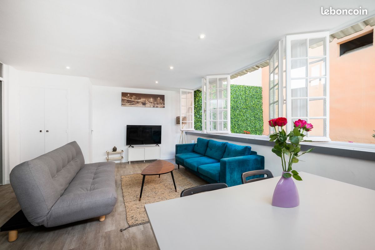 2 bedrooms Apartment in Nice, France No. 295902