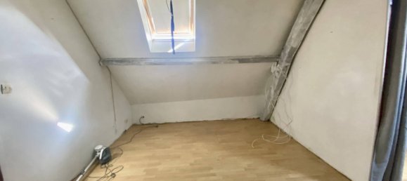 Casa de 3 dormitorios en Saint-Hilaire-de-Court, France No. 90469 6