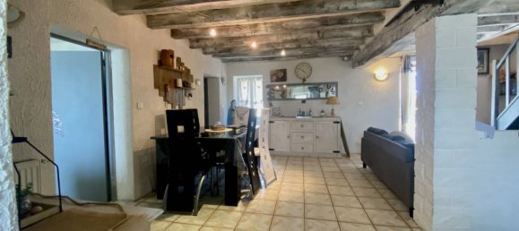 Casa de 3 dormitorios en Saint-Hilaire-de-Court, France No. 90469 3