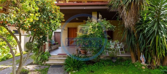 5 bedrooms Villa in Rome, Italy No. 310808 3
