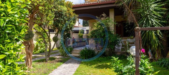 5 bedrooms Villa in Rome, Italy No. 310808 4