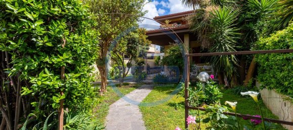 5 bedrooms Villa in Rome, Italy No. 310808 2