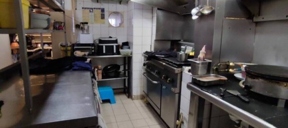 Propiedad comercial de 1 dormitorio en Gien, France No. 219341 2