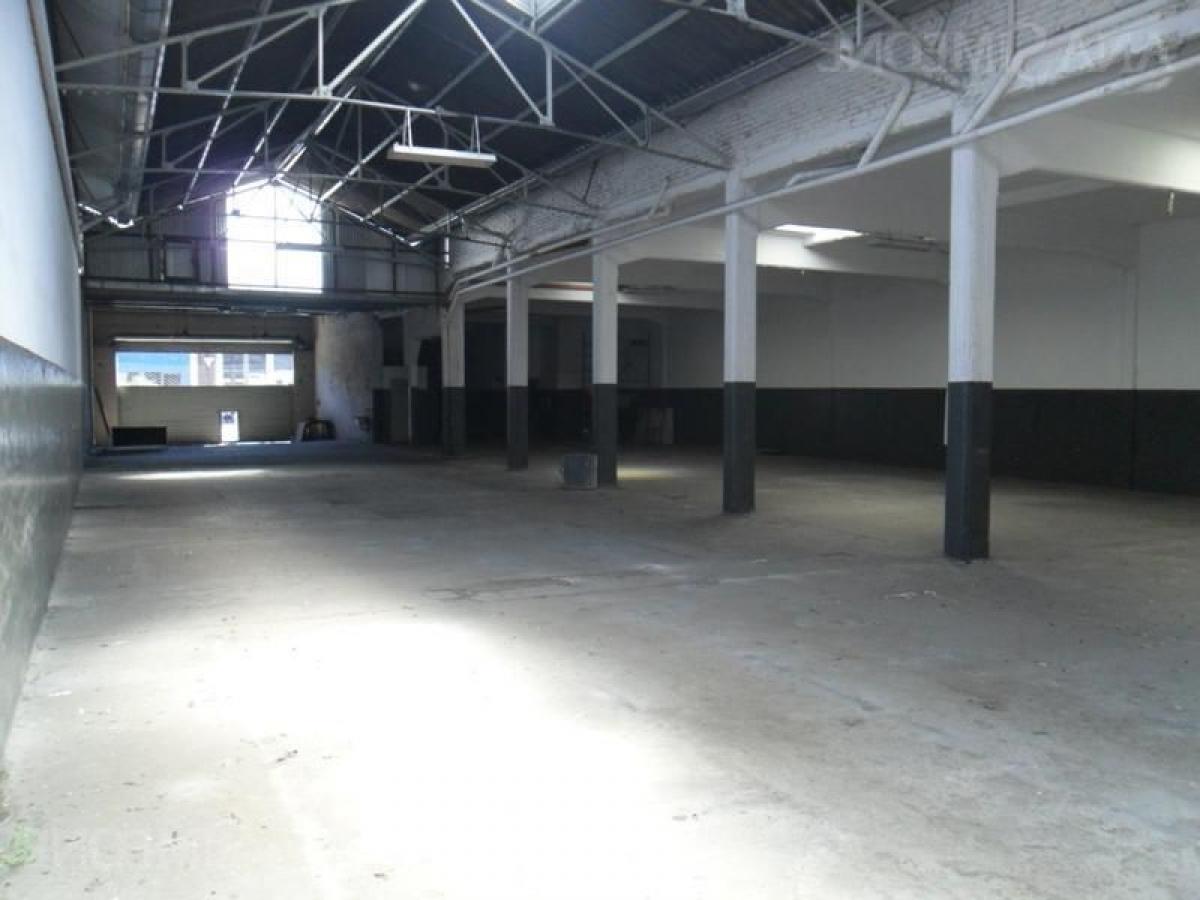 1000m² Warehouse in Avellaneda, Argentina No. 105600