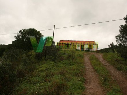 150000m² Land in Mexilhoeira Grande, Portugal No. 40975