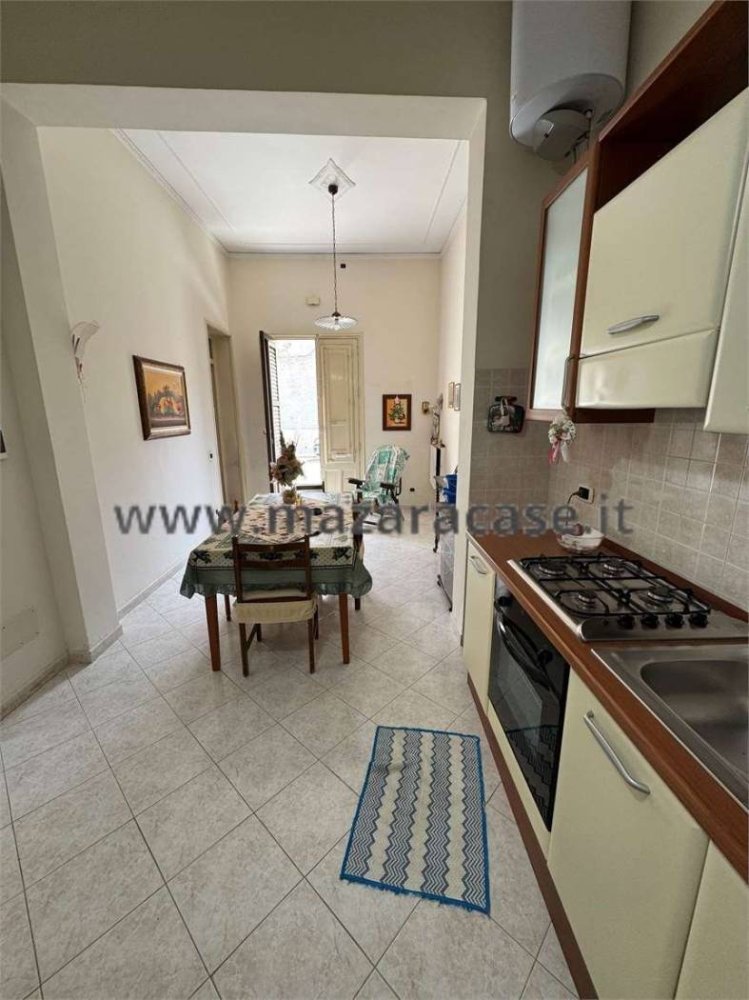 Дом с 5 комнатами в Мадзара дель Валло, Италия № 352122