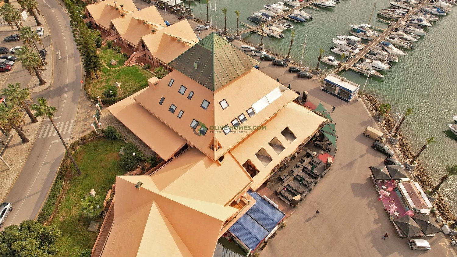  بناية في Quarteira, Portugal 65متر مربع رقم 253472