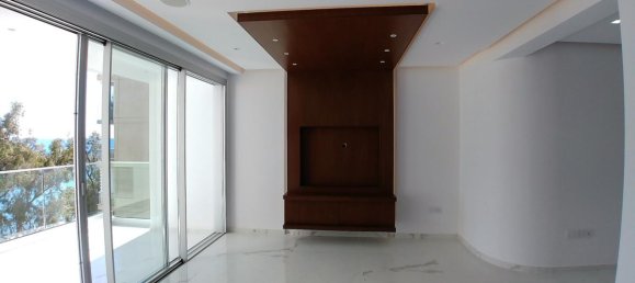 3 bedrooms Apartment in Limassol, Cyprus No. 12701 5