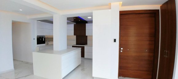 3 bedrooms Apartment in Limassol, Cyprus No. 12701 2