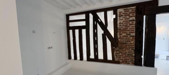 55m² Office in Paris, France No. 312118 2