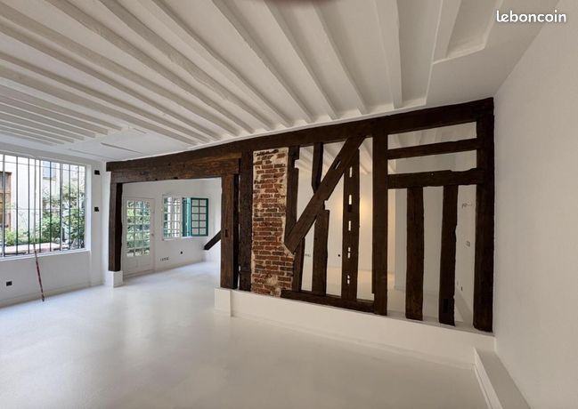 55m² Office in Paris, France No. 312118