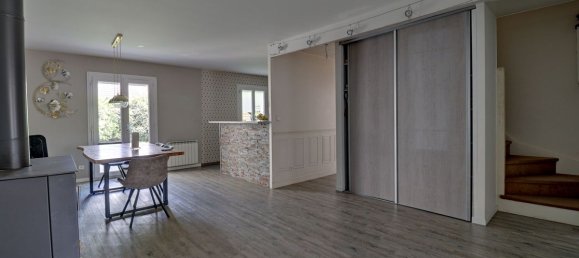 3 bedrooms House in Carrieres-sous-Poissy, France No. 184553 4