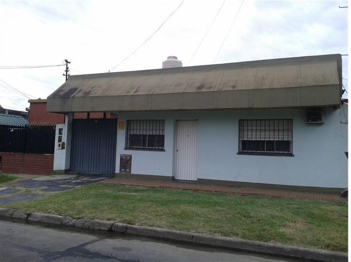 2 bedrooms House in Avellaneda, Argentina No. 53854