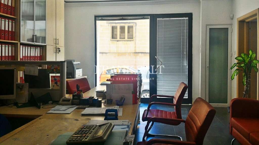 Bureau à Msida, Malta 89m² No. 12029