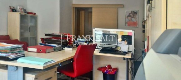 Bureau à Msida, Malta 89m² No. 12029 12