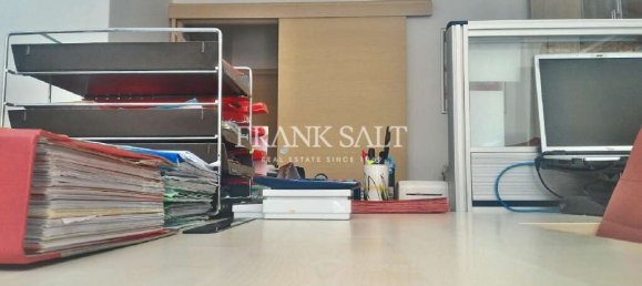 Bureau à Msida, Malta 89m² No. 12029 2