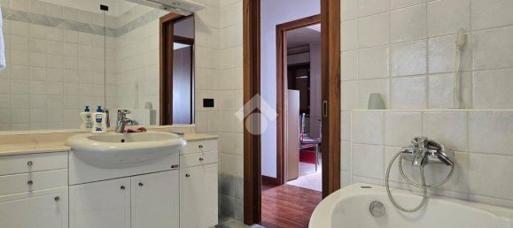 4 Schlafzimmer Haus in Castel d'Azzano, Italy, Nr. 59707 16