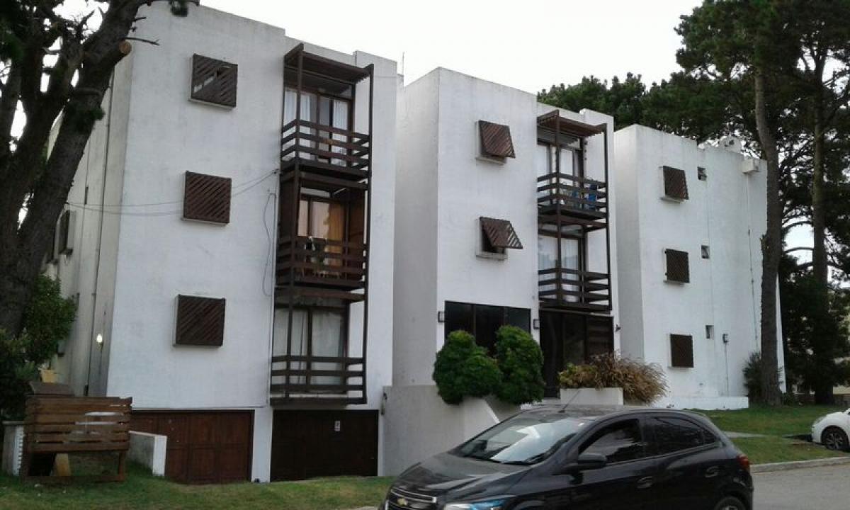 2 bedrooms Apartment in Mar del Plata, Argentina No. 94648
