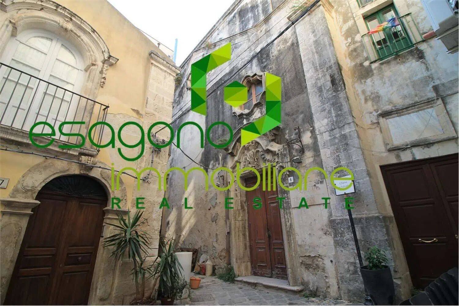 500m² Building in Syracuse, Italy No. 350666