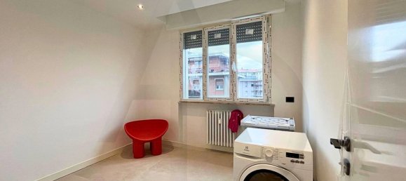 3 bedrooms Apartment in Parma, Italy No. 380201 3