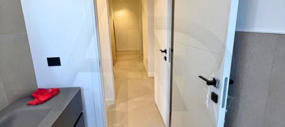 3 bedrooms Apartment in Parma, Italy No. 380201 8