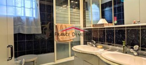 4 bedrooms House in Le Plessis-Bouchard, France No. 359084 10