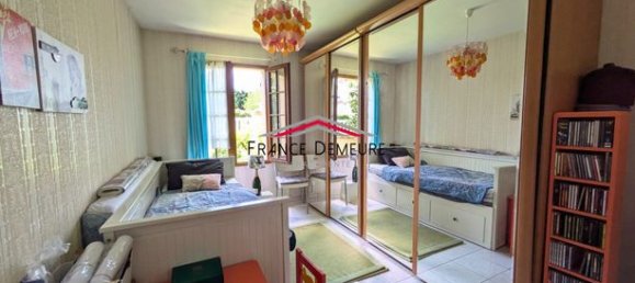 4 bedrooms House in Le Plessis-Bouchard, France No. 359084 9