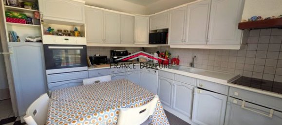 4 bedrooms House in Le Plessis-Bouchard, France No. 359084 8