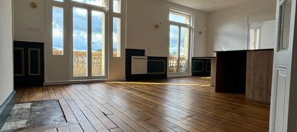 Apartamento de 2 dormitorios en Charleville-Mezieres, France No. 235214 4